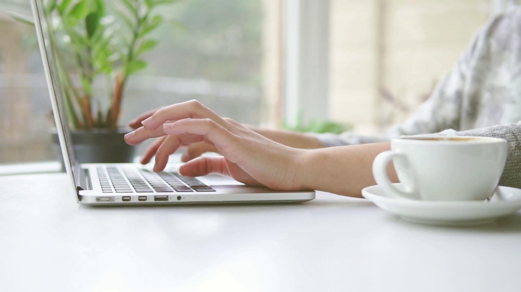 Session de formation en rédaction SEO avec outils professionnels